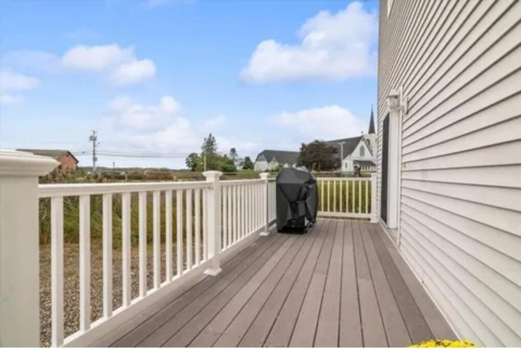 Wonderful seaside retreat steps to the sand on cul de sac view 4