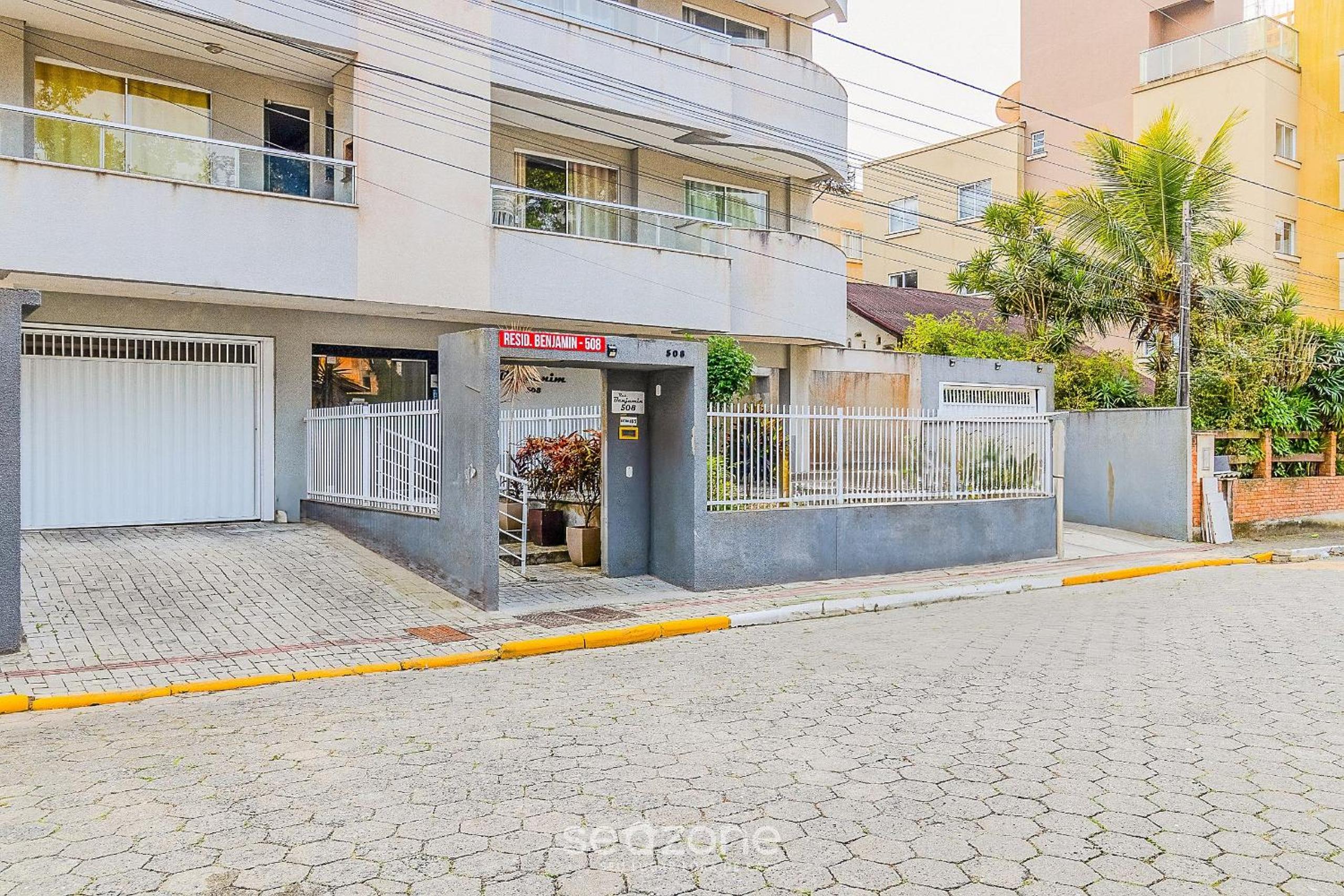 Apartamento a 500m Praia de Bombas EBJ302