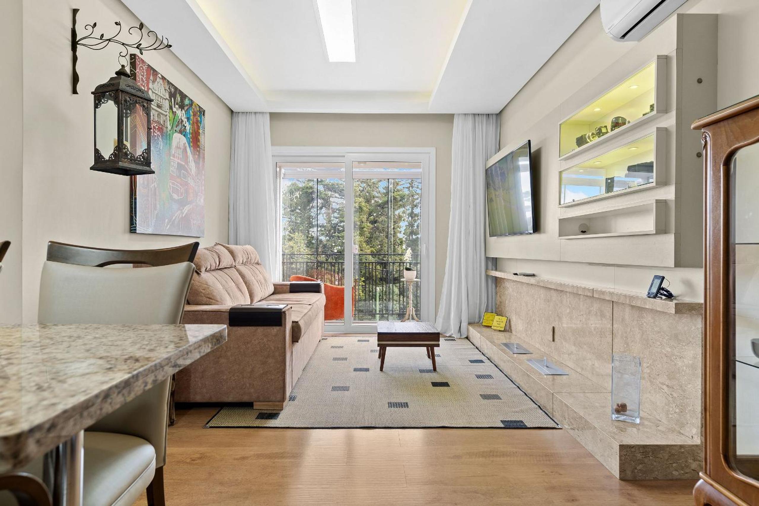 Loft com varanda p/ nascer do sol by Achei Gramado
