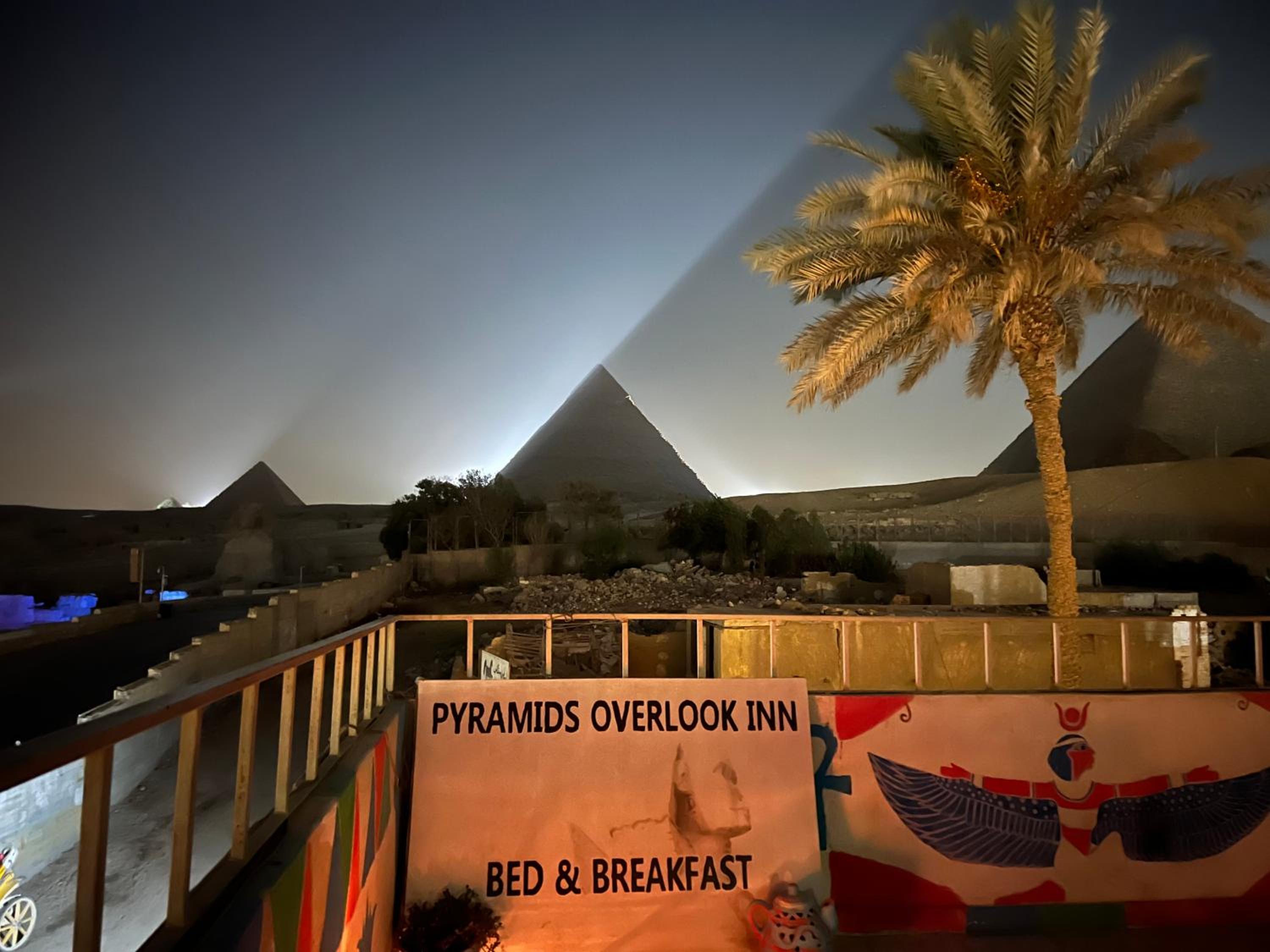 Pyramids Overlook Inn