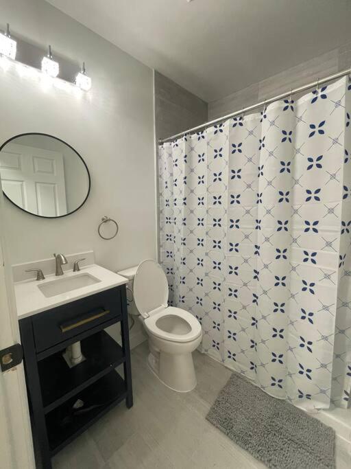 Private 5BR Near Stadium Sleeps 16 Parking