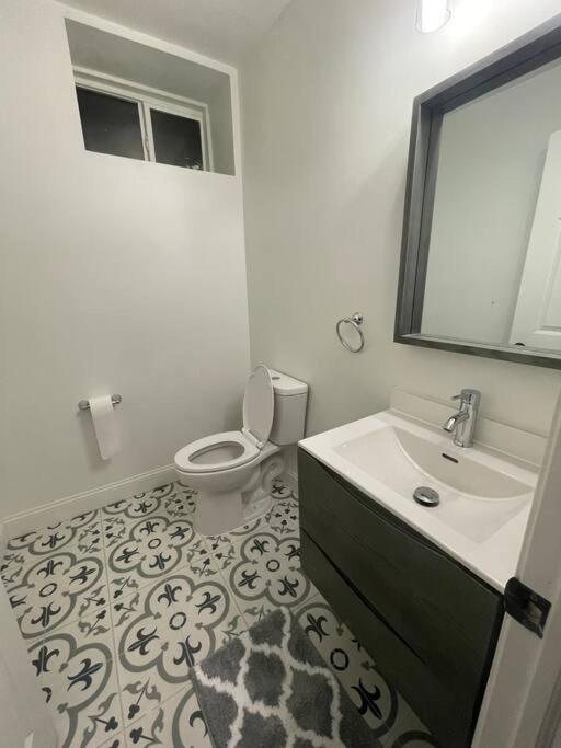 Private 5BR Near Stadium Sleeps 16 Parking