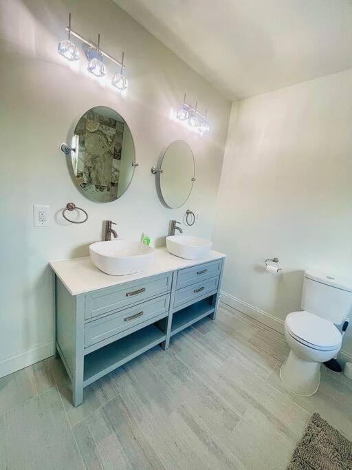Private 5BR Near Stadium Sleeps 16 Parking