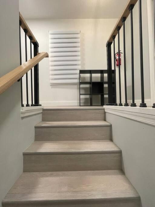 Private 5BR Near Stadium Sleeps 16 Parking