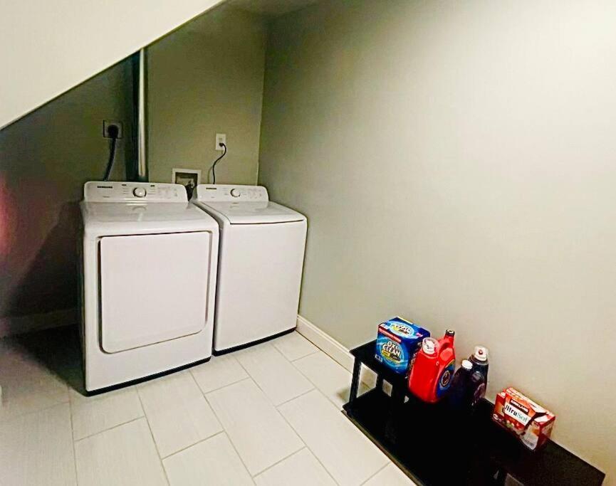 Private 5BR Near Stadium Sleeps 16 Parking