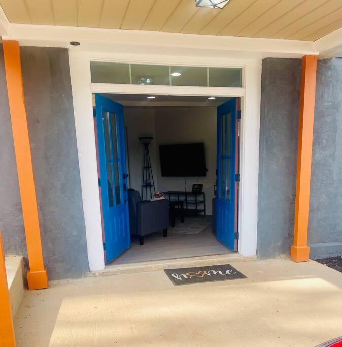 Private 5BR Near Stadium Sleeps 16 Parking