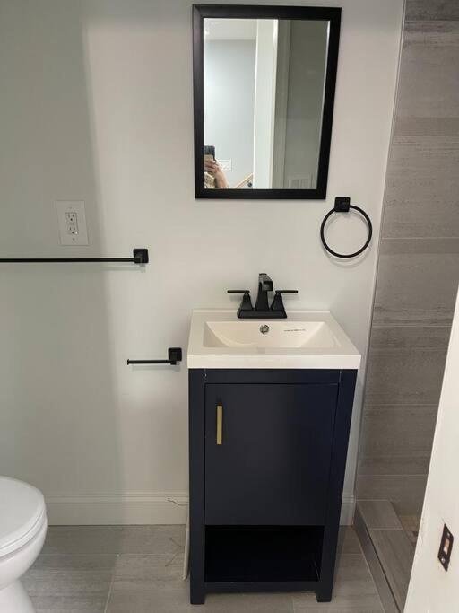 Private 5BR Near Stadium Sleeps 16 Parking