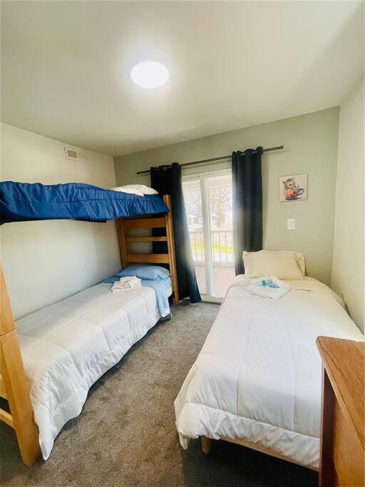 Private 5BR Near Stadium Sleeps 16 Parking