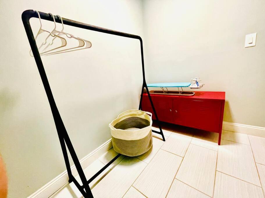 Private 5BR Near Stadium Sleeps 16 Parking