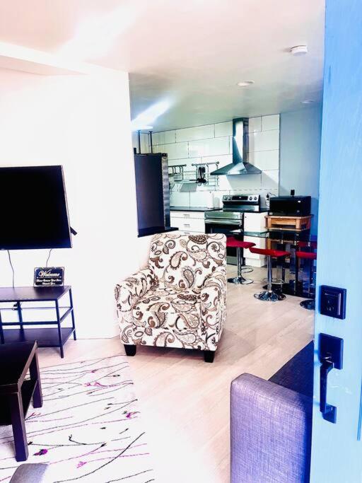 Private 5BR Near Stadium Sleeps 16 Parking