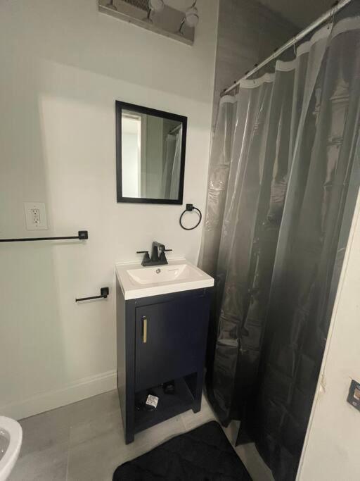 Private 5BR Near Stadium Sleeps 16 Parking