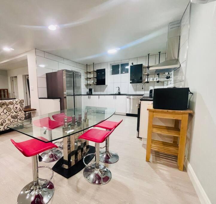 Private 5BR Near Stadium Sleeps 16 Parking
