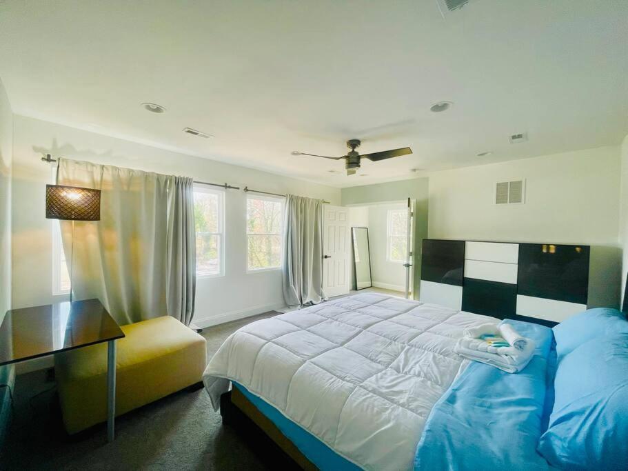 Private 5BR Near Stadium Sleeps 16 Parking