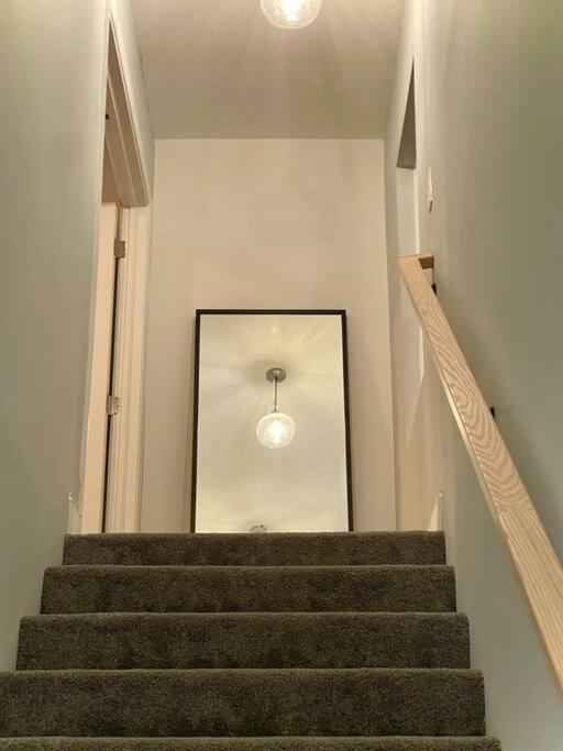 Private 5BR Near Stadium Sleeps 16 Parking