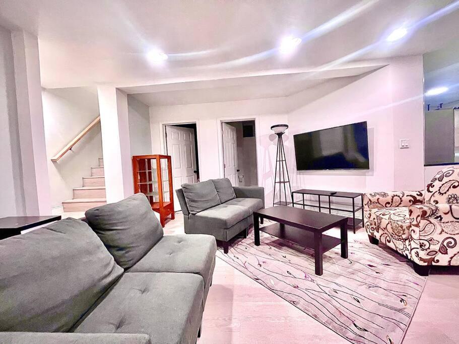 Private 5BR Near Stadium Sleeps 16 Parking