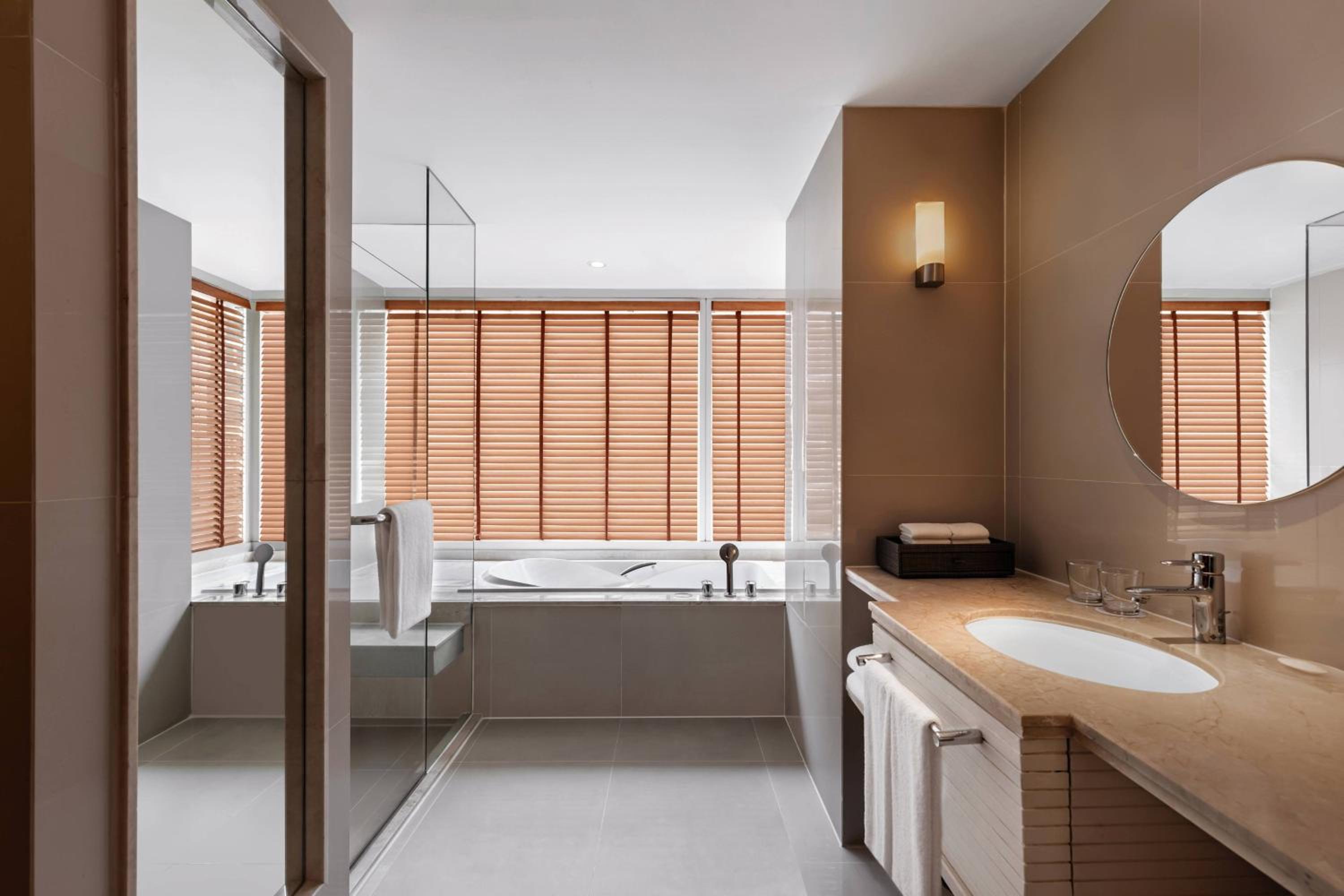 Courtyard by Marriott Bangkok 3