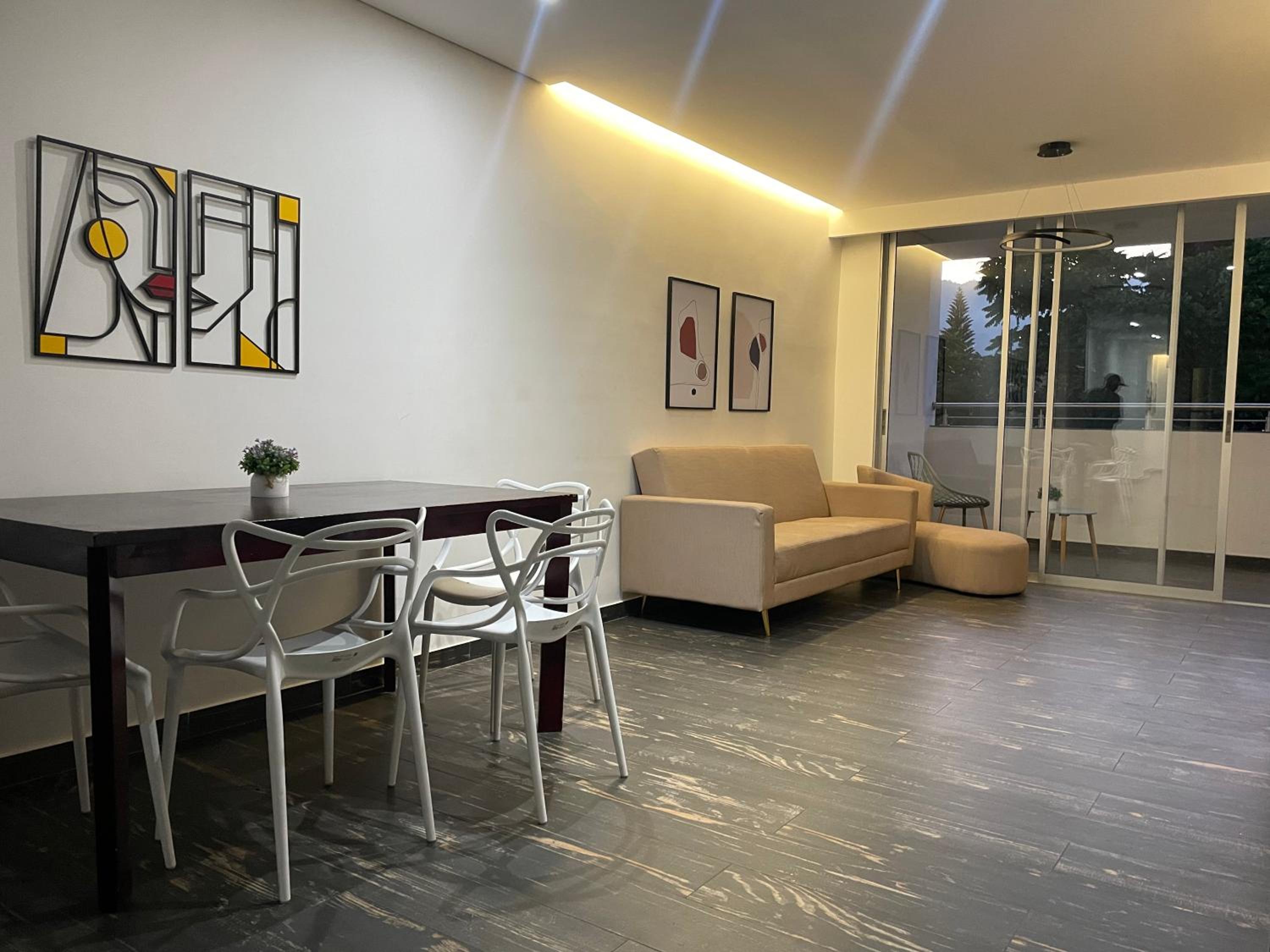 Plazetto Laurles Apartamento bonito de 3 alcobas Parquedero