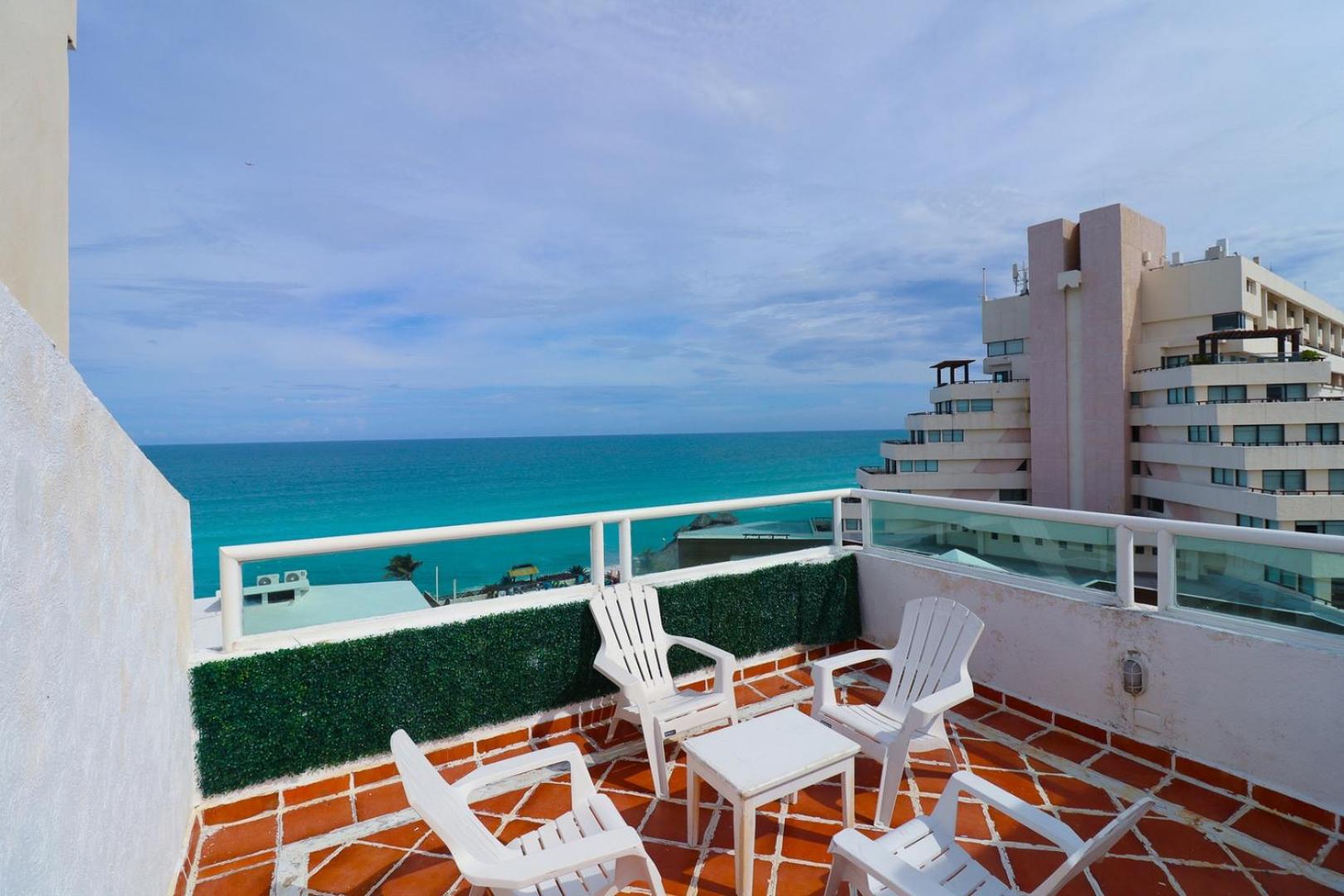 Penthouse on the Beach with Private Sea View