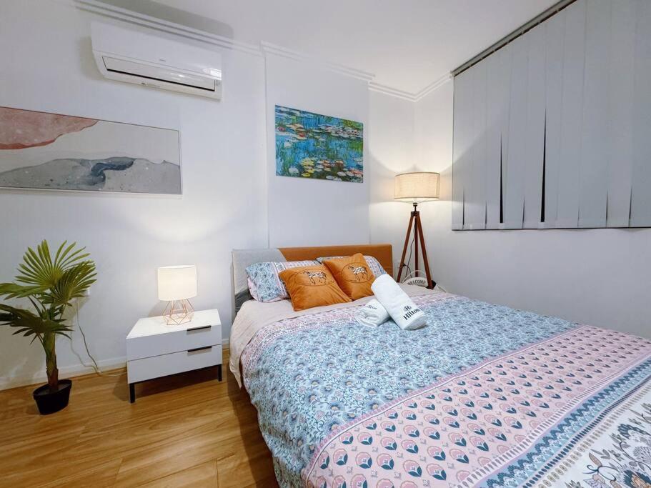 Entire Modern Apt &Near Station&Private Parking
