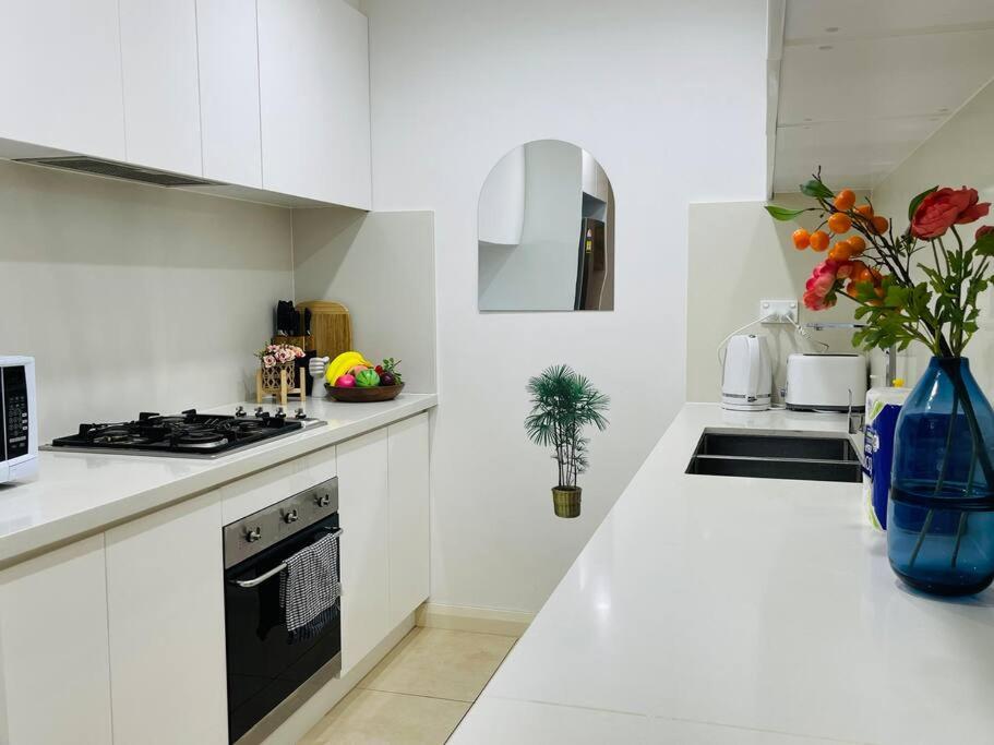 Entire Modern Apt &Near Station&Private Parking