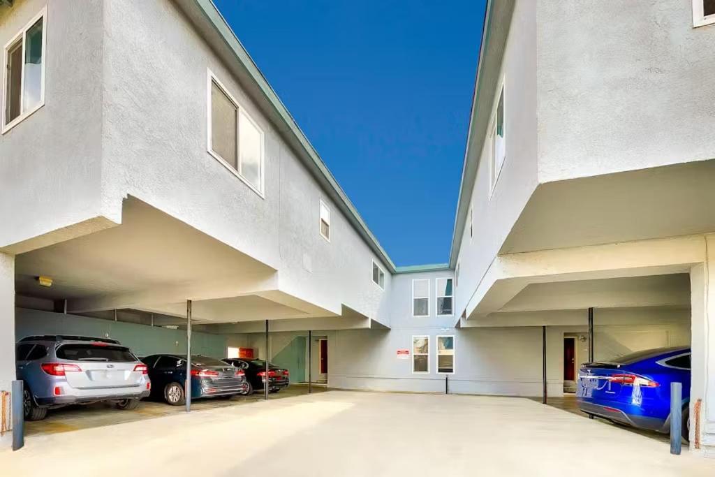 Balboa Peninsula Hidden Gem with Private Balcony & Stunning Views