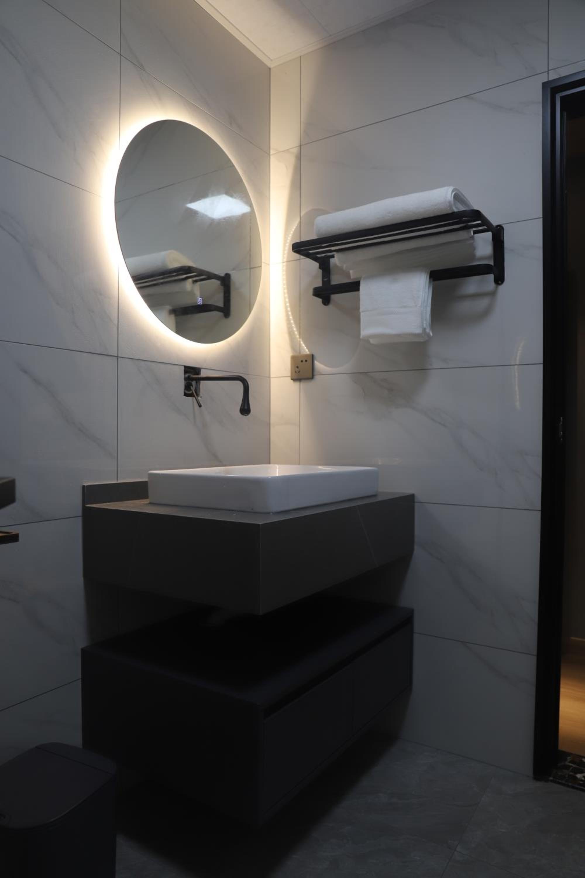 Quzhou Huangwai B&B