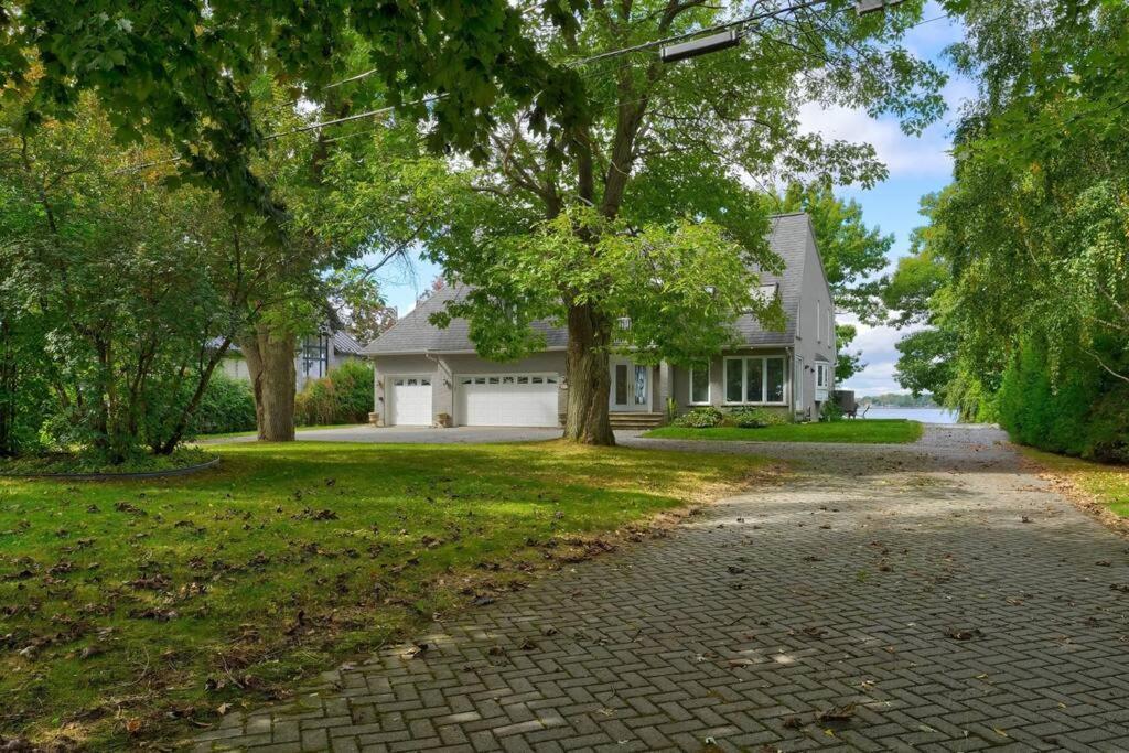 Spacious Lakefront Champlain lake with SPA