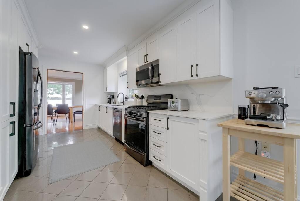Spacious Lakefront Champlain lake with SPA