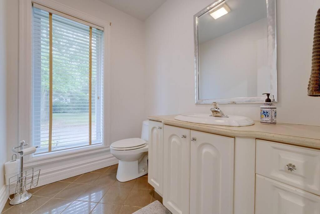 Spacious Lakefront Champlain lake with SPA