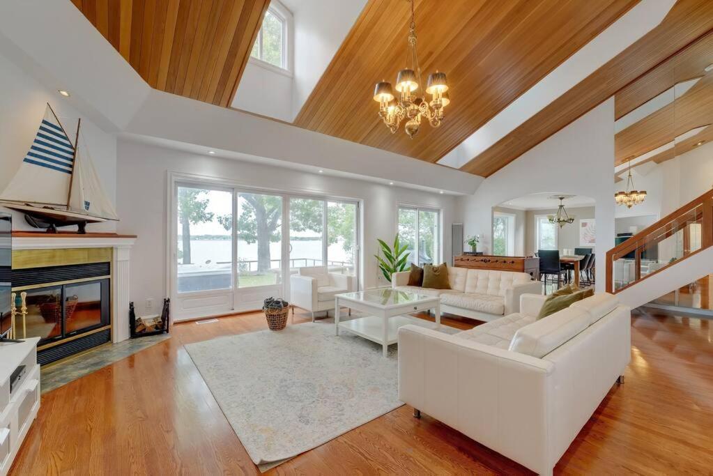 Spacious Lakefront Champlain lake with SPA