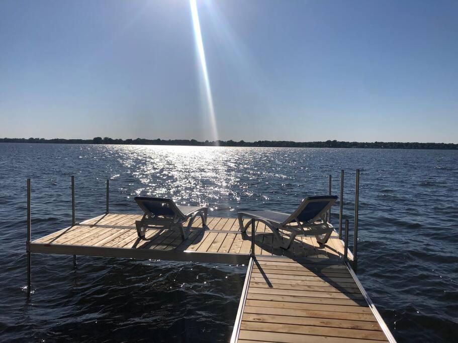 Spacious Lakefront Champlain lake with SPA