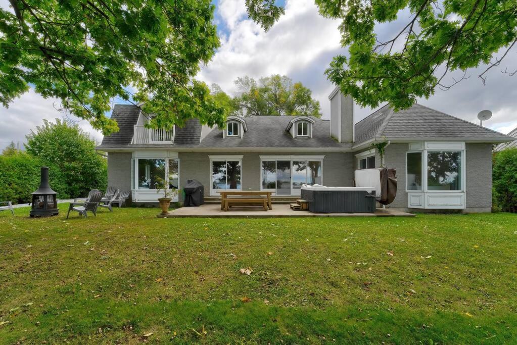 Spacious Lakefront Champlain lake with SPA