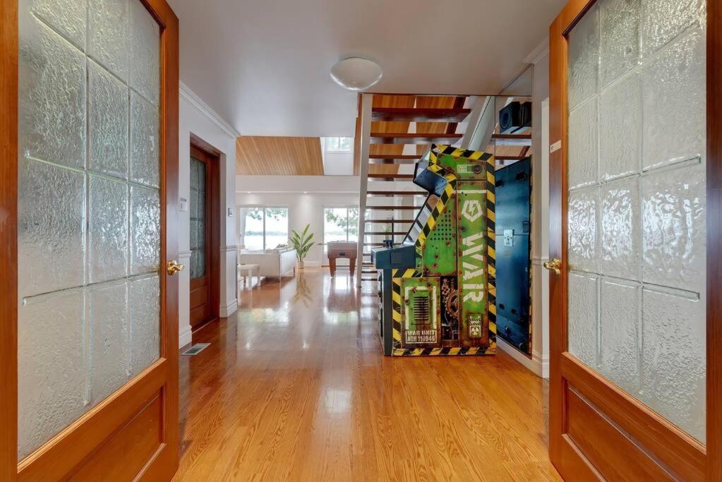 Spacious Lakefront Champlain lake with SPA