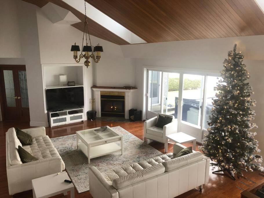 Spacious Lakefront Champlain lake with SPA