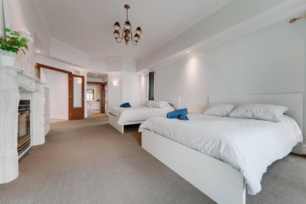 Spacious Lakefront Champlain lake with SPA