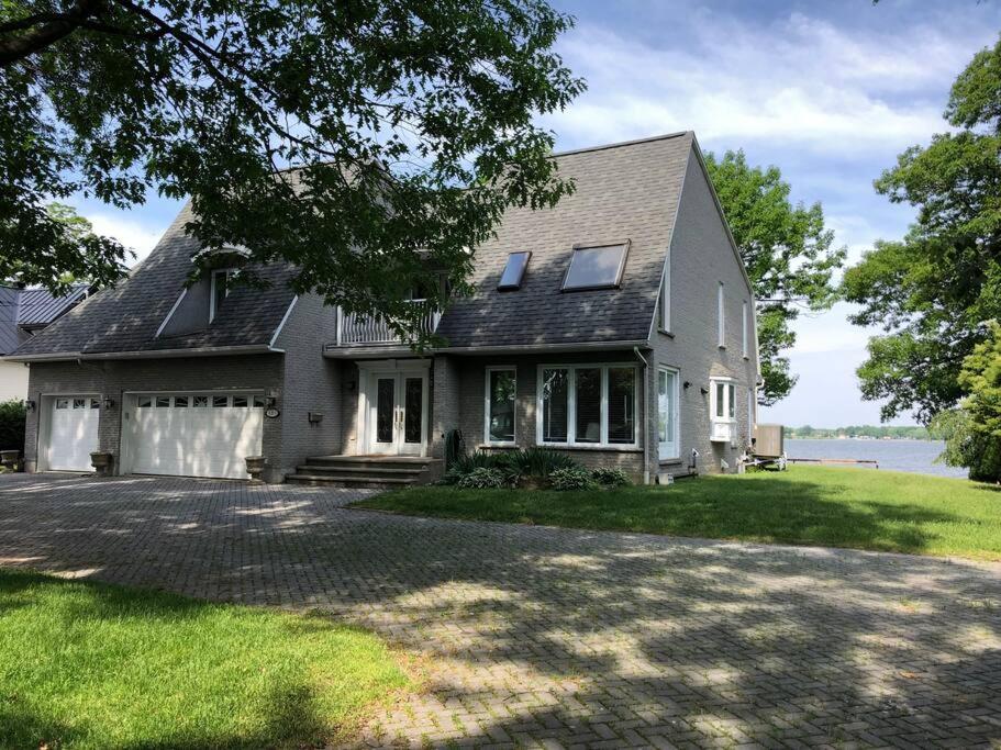 Spacious Lakefront Champlain lake with SPA