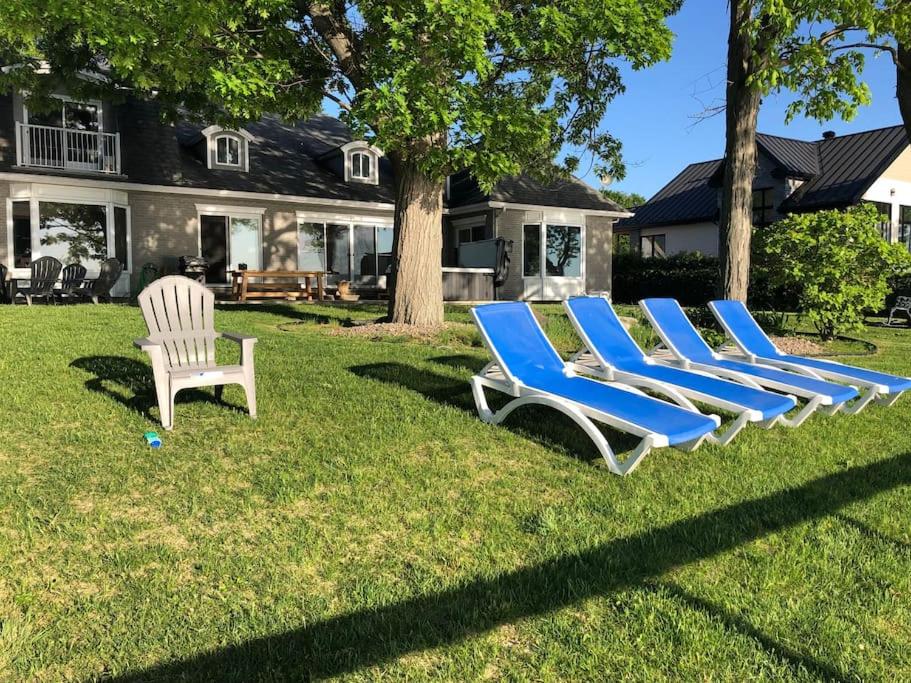 Spacious Lakefront Champlain lake with SPA