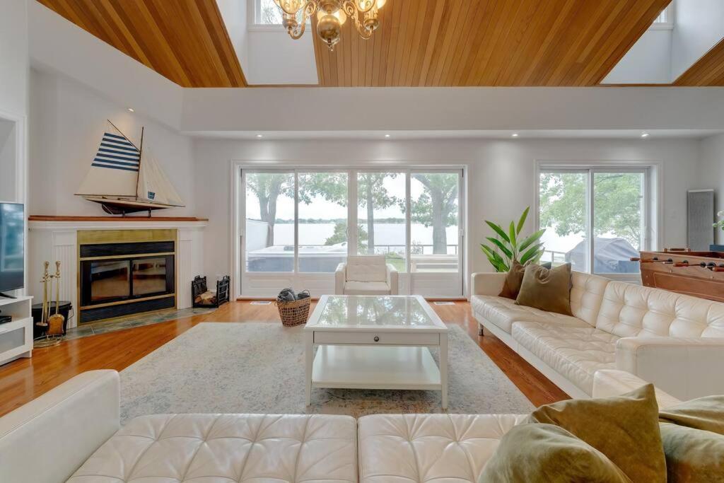 Spacious Lakefront Champlain lake with SPA