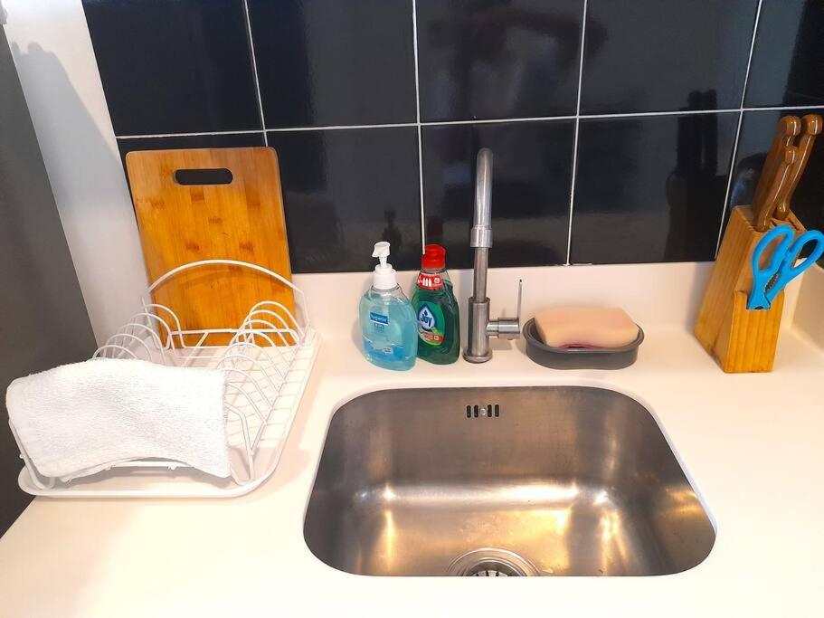 14B Walking distance to Ayala and IT Park with WIFI view 5