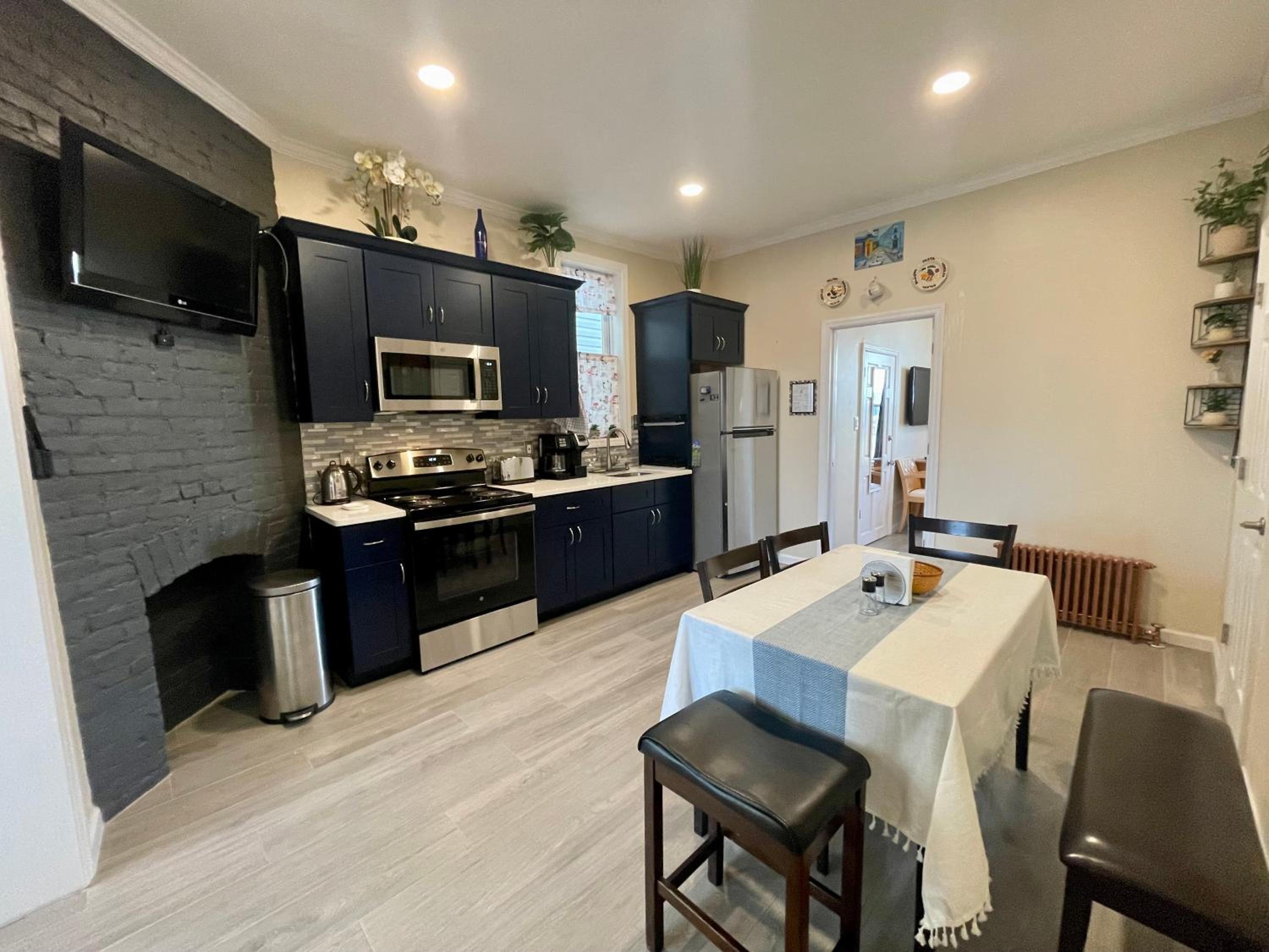 Miscellaneous Market Vacations - New York City Private Bedroom Near Free Ferry Boat! - Property Image 1