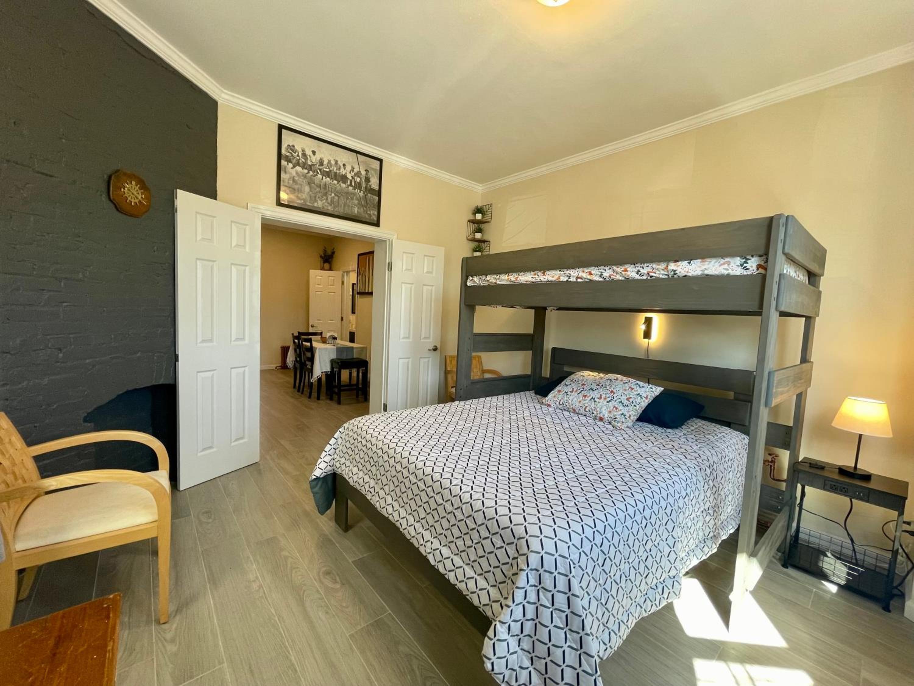 Miscellaneous Market Vacations - New York City Private Bedroom Near Free Ferry Boat! - Property Image 5