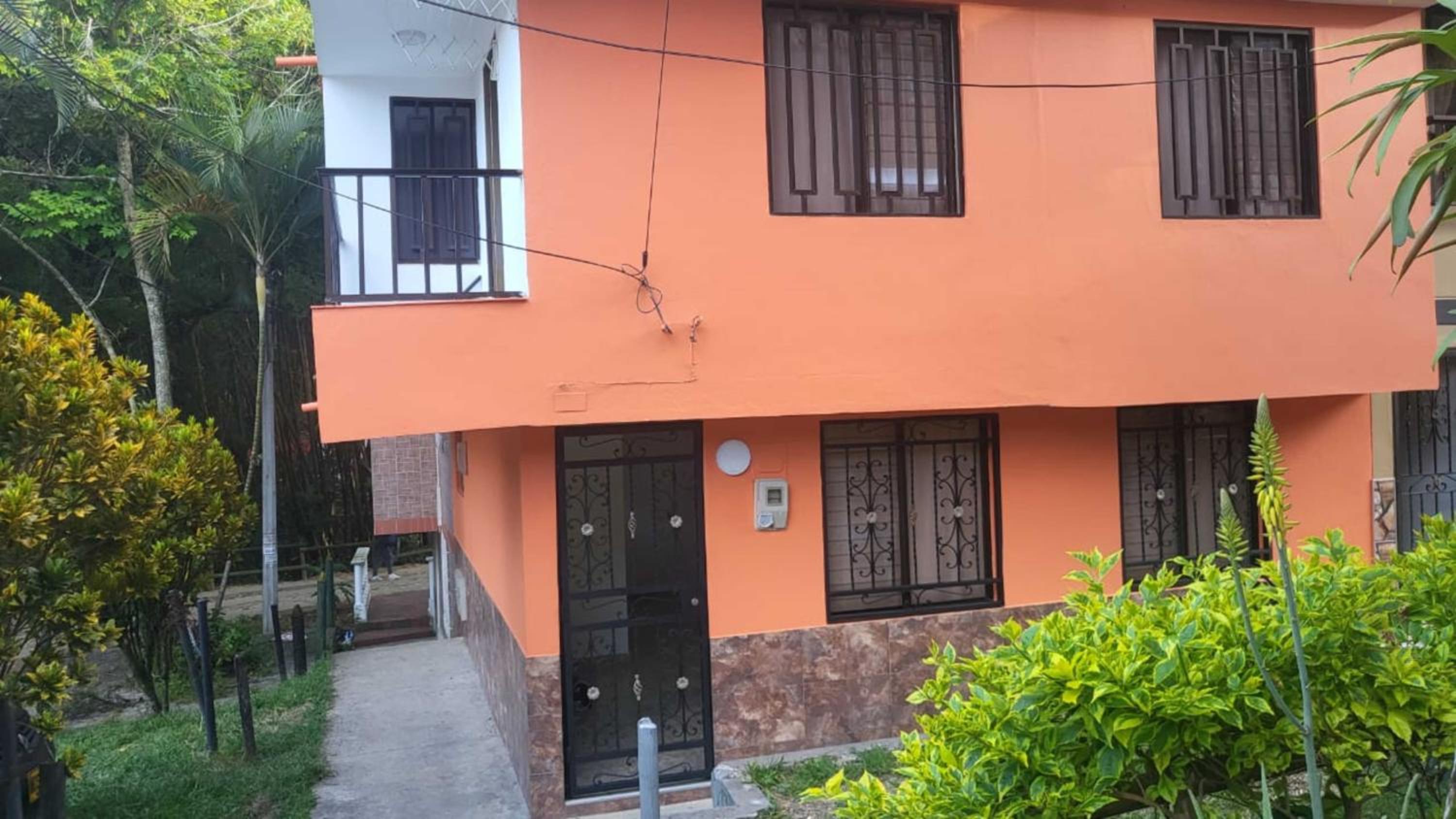 Complejo Semi-campestre cerca a Universidad San Buenaventura