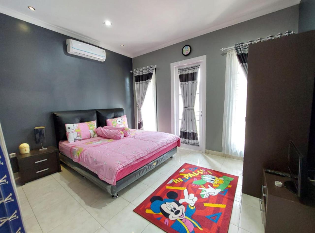 Villa puncak bogor at kota bunga with privat pool view 3