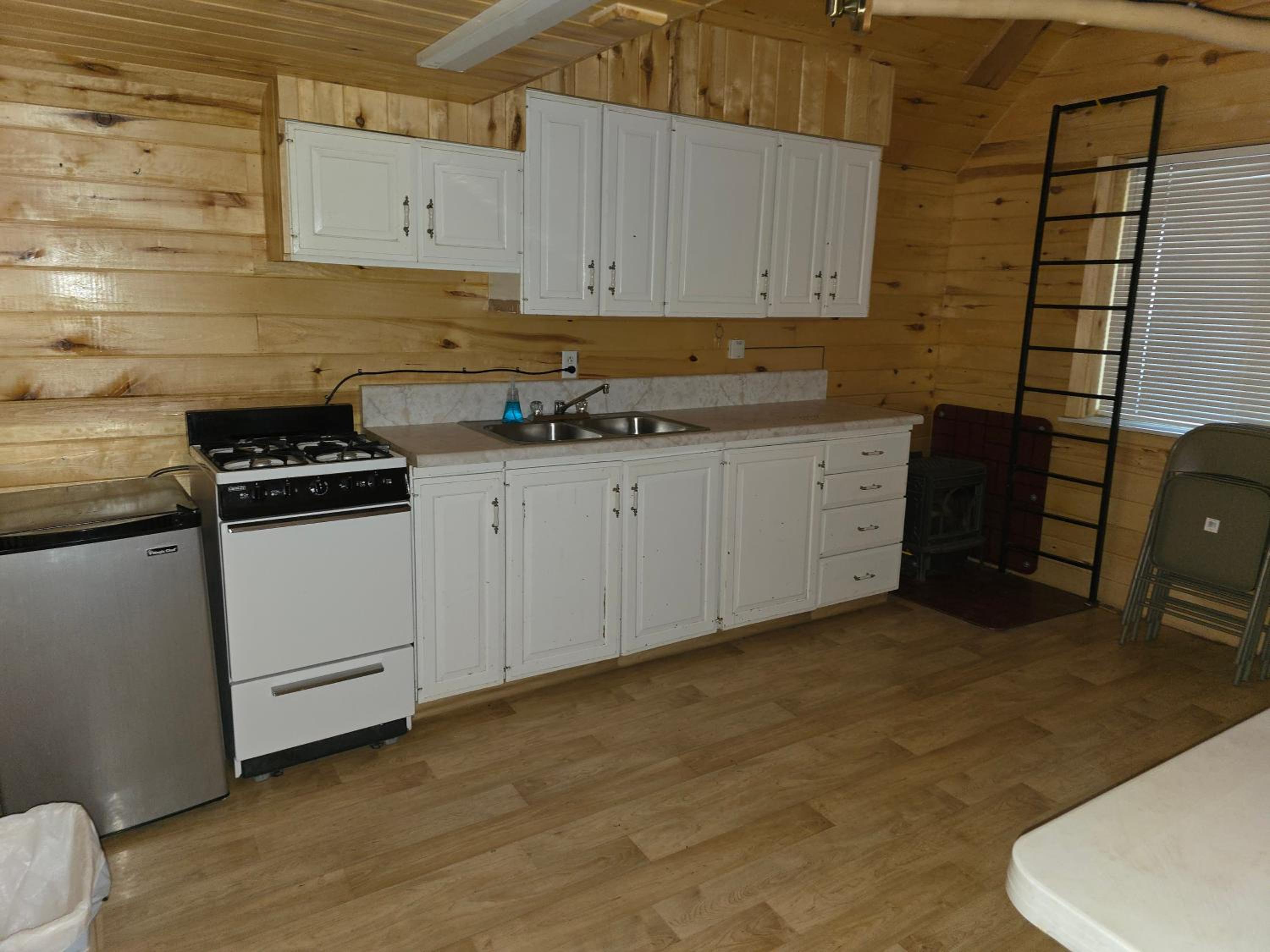 Lake log Cabin getaway view 3