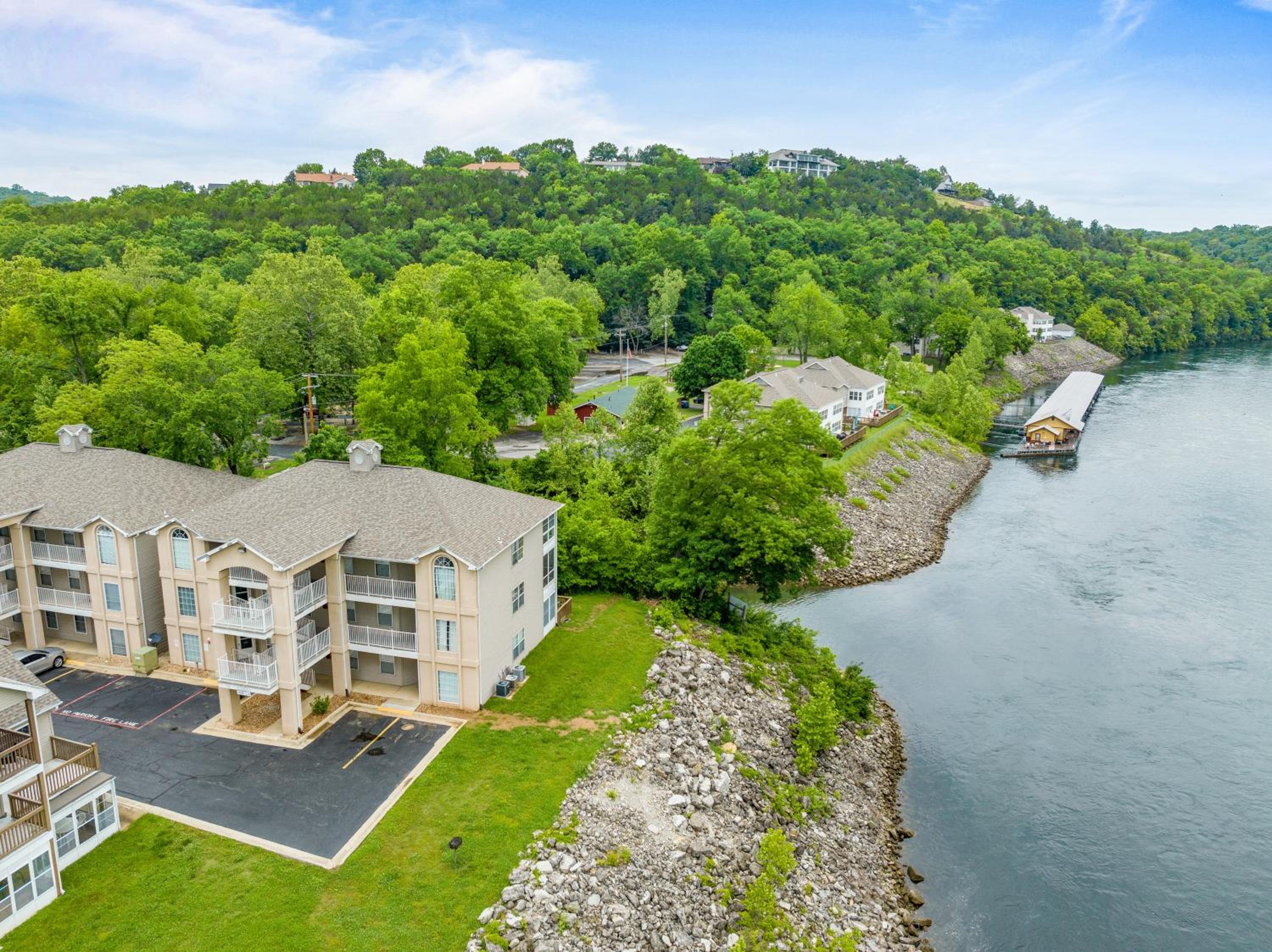 Fort Taneycomo Condo