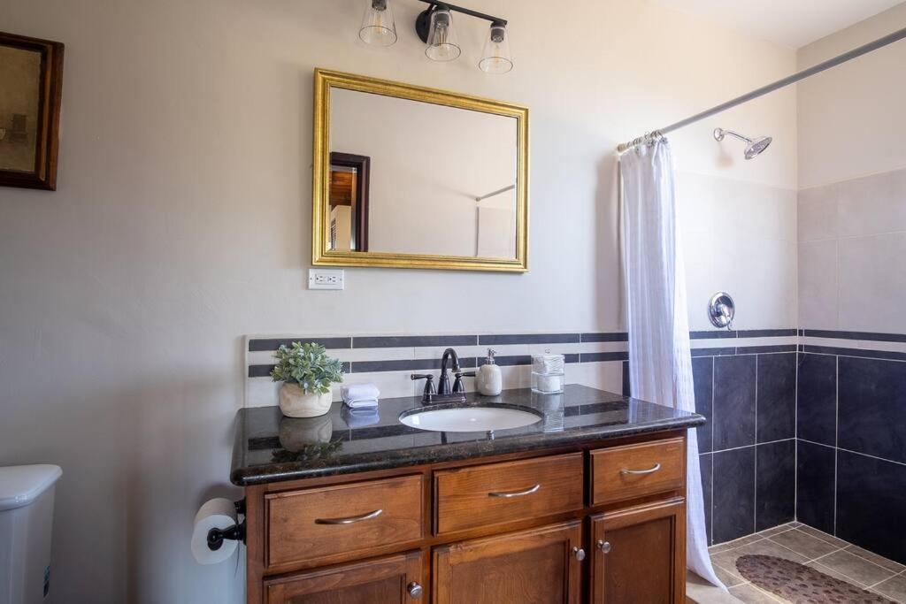 NEW Beautiful Home at Valle with Jacuzzi & BBQ