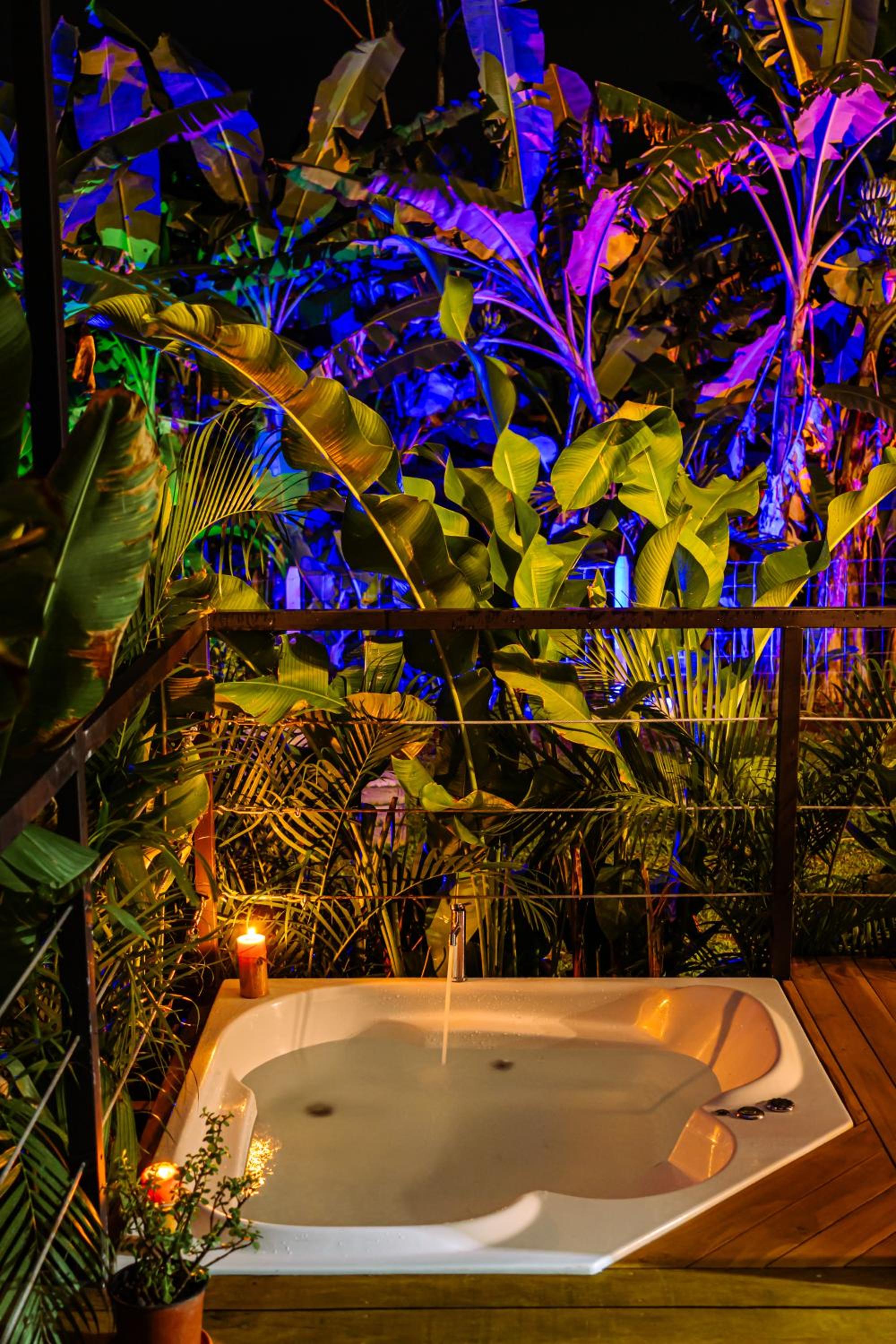 Natural Lodge Containers