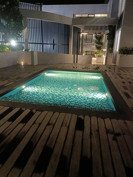 Sky Trees 4 Guests High Floor Nflix HBO Disney Garden View A1801