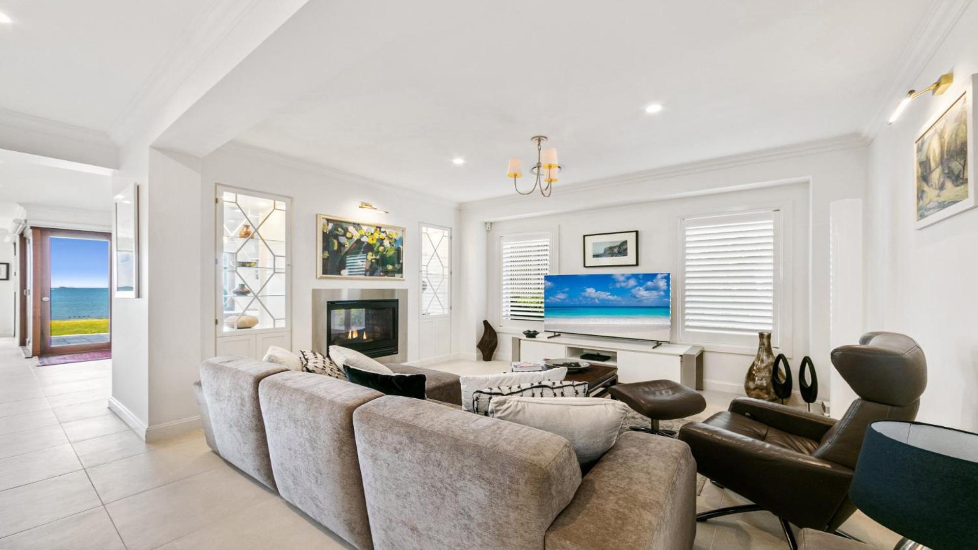 PIHI Beachfront , Pearl Beach, 5beds, 5 bathrooms
