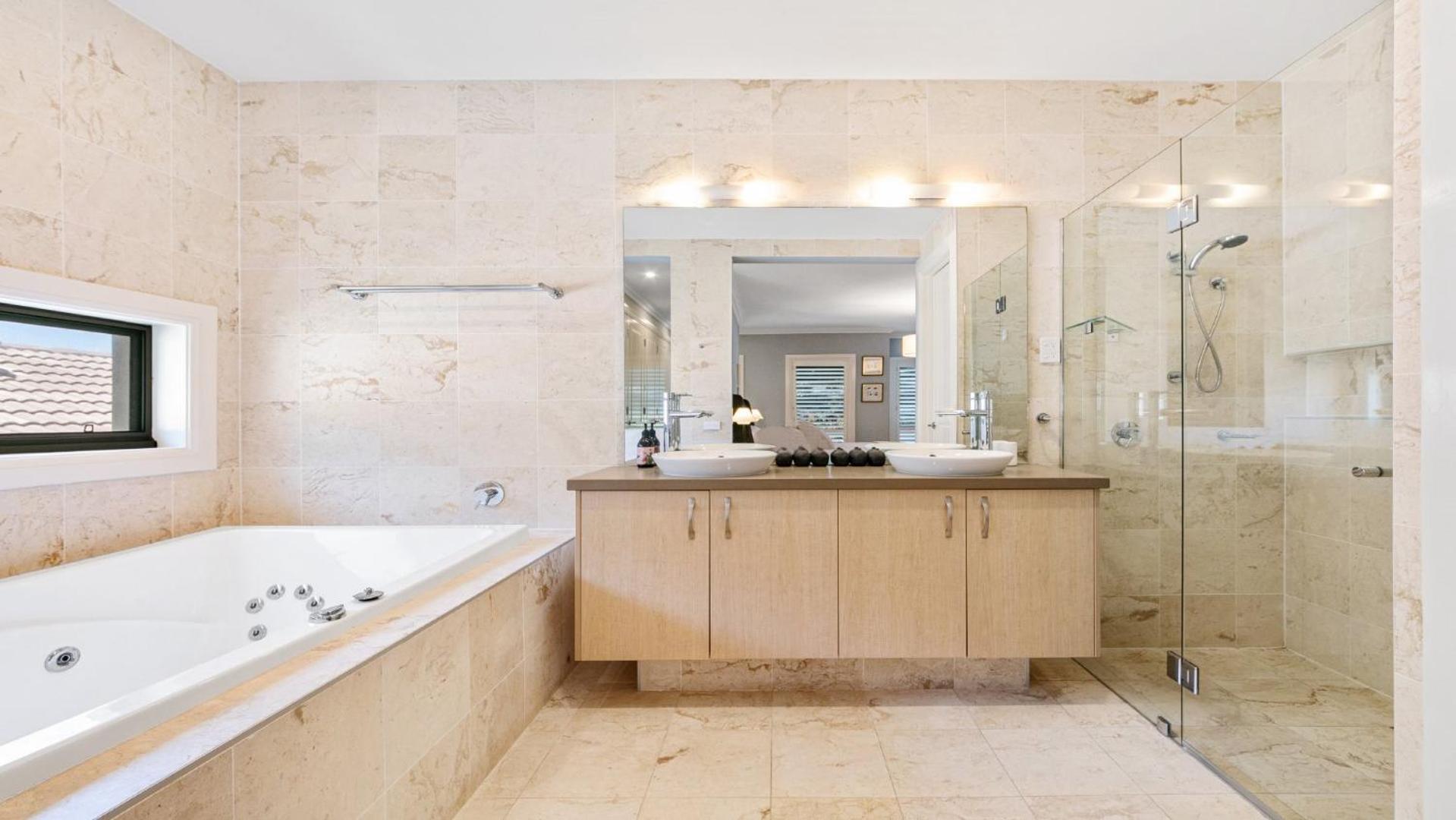 PIHI Beachfront , Pearl Beach, 5beds, 5 bathrooms